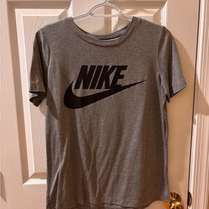 Nike Gray T-Shirt Size Small